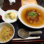 中国酒菜 凛 - ランチの麺飯セット\850が、麻婆湯麺とチャーハンのセット