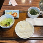 徳龍 - 定食の御膳。サラダという名のレタス三切れ(^^)