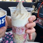 ミニストップ - 料理写真:ハロハロ果実氷巨峰