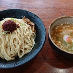 Tsukemenyanobu - えび辛つけ麺大盛1030円