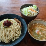 Tsukemenyanobu - えび辛つけ麺950円 麺大盛80円 野菜盛り100円