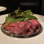 ブノン - 牛モモ肉のローストビーフ