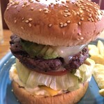 Louis Hamburger Restaurant - アボカドチーズバーガー