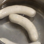 メツゲライ・トキワ - 煮るのではなく、皮が破れないように８０℃で温め、お湯に浮かべて出します。