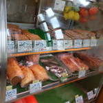 メツゲライ・トキワ - 上段が小さなソーセージ