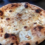 ソース - クアトロフォルマッジのピッツァ