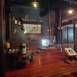 甘酒茶屋 - いろりにはちゃんと火がついていてお鍋がかけてあります