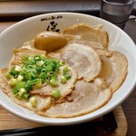 なかしょう - 料理写真:大盛り900円　肉増し250円　味玉100円