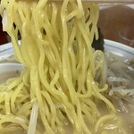 ラーメン利尻 - 黄色のツルシコの美味しい麺