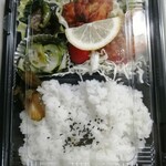 デリ&カフェ 桃の実 - 鶏唐揚げと海老カツ弁当