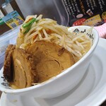 Yarou Ramen - 横から撮影