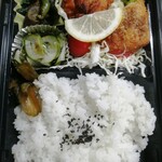 デリ&カフェ 桃の実 - 鶏唐揚げと海老カツ弁当