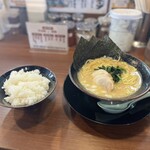 横浜家系ラーメン 鶴乃家 - 