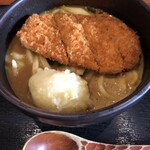 カレーうどん 富貴堂 - とんかつカレーうどん:1070円/トッピング半熟卵天:110円