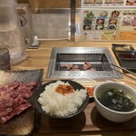 精肉店直営 焼肉定食 やまと - 