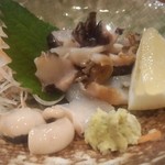 旬魚処 海蔵 - 淡路産サザエ刺身とつぼ焼き（1580円）。刺身。