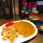 どん亭 - ★★どん亭スペシャル 790円 玉ねぎは生煮えでカレーはレトルトレベル！とにかく安くてボリューム求める人向け！