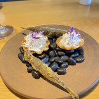 メシモ - アミューズ　シラスのタルト　豆あじ(ジンダ)