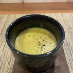 Takano - とうもろこしの茶碗蒸し。濃厚で美味しい。茶碗蒸しにペッパーという発想も素敵