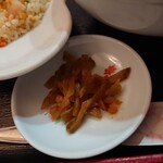 中国料理 蓬莱 沼ノ端店 - 付け合わせの 搾菜