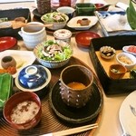 庭園の宿 石亭 - たくさんの朝食。