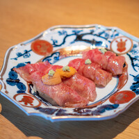 肉亭ふたご iki 新宿店 - 和牛握り寿司 ～大トロ・雲丹～