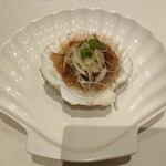 中国料理 礼華 四君子草 - ホタテ貝の葱生姜蒸し 台湾醤油ソース