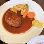 文化洋食店 - デミグラスソースバーグのアップです