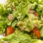 Wain Shokudou Matsu - アンチョビドレッシングで驚きの旨さのグリーンサラダ