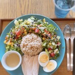 TIERRA LUZ VIENTO - パワーサラダ、玄米、鶏むね肉のサラダチキンで
とことんヘルシーꕤ*.ﾟ