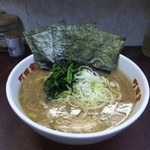 横浜ラーメン 町田家 - 豚骨ラーメン