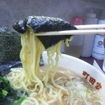 横浜ラーメン 町田家 - のり巻き麺　リフト
