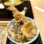 211531650 - 夏野菜と海老の天丼