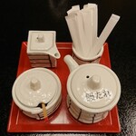 割烹 蒲焼 大沼 - テーブルの設え