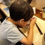 拉麺大公 - ガツガツ食べる我が子
