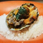 新宿 鉄板焼き YOKOTA - 活け鮑の鉄板焼き