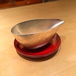 まき村 - ✽ 錫の酒器と根来塗りの受皿がよく合う