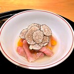 まき村 - ◯ 宮崎牛（A5 ）と賀茂茄子　銀餡と卵黄で、すきしゃぶ風に頂く、上には食感を楽しむサマートリュフ（香りは殆どなくナッツのように食感を楽しむ感じ）