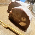 喫茶カルメル堂 - 洋酒漬けドライフルーツとナッツの生チョコレート