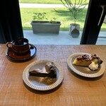 カフェアンドスペーストイロ - 抹茶のガトーショコラ、干し芋のタルト
