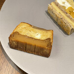 & OIMO TOKYO CAFE - 林檎とゴルゴンゾーラの密芋パウンドケーキ