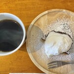 ARIANA COFFEE - ドリップコーヒーと本日のケーキ(ガトーショコラ)