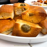 ガストロノミア ヨシ - フォカッチャ（ローズマリーとオリーブの２種）