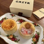 GAZTA - バスクチーズケーキ（800円）、苺バスクチーズケーキ（920円）