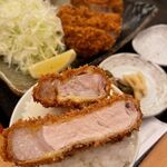 鎌倉かつ亭 あら珠 - 白金豚ロースかつ御膳（大180g）　2651円
キャベツ・ご飯お替り自由