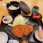 鎌倉かつ亭 あら珠 - 那須高原豚ロースかつ御膳（大180g）　2046円
キャベツ・ご飯お替り自由