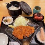 Kamakura Katsutei Aratama - 那須高原豚ロースかつ御膳（大180g）　2046円
                      キャベツ・ご飯お替り自由