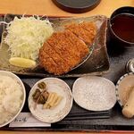 鎌倉かつ亭 あら珠 - 白金豚ロースかつ御膳（大180g）　2651円
キャベツ・ご飯お替り自由