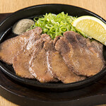 Motsunabe Izakaya Waranabe - 鉄板料理