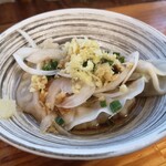 中華そば よしかわ 上尾店 - 背脂？餃子ってなにぃ？て思ってたけど背脂餃子でした。